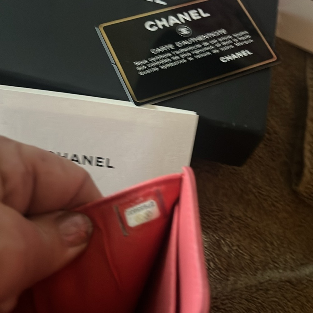 Pink Caviar leather Chanel trifold in beautiful used condition w/ box - Picture 9 of 10